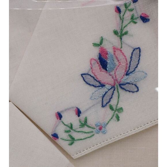 1960s NOS Boxed 3 pc Set Embroidered Floral Pattern Handkerchief Hankie Hanky - Picture 3 of 6